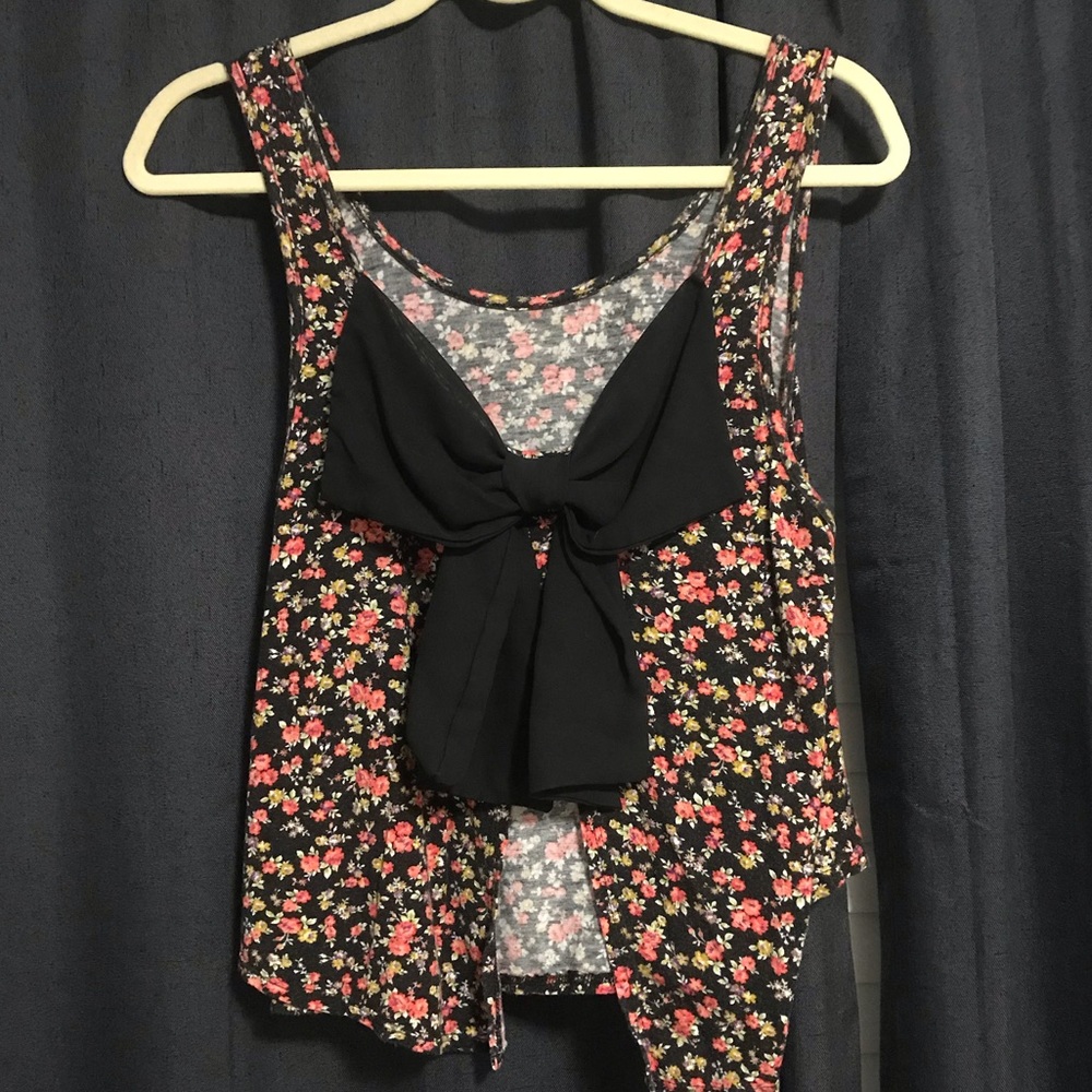 Cute floral crop tank with bow back